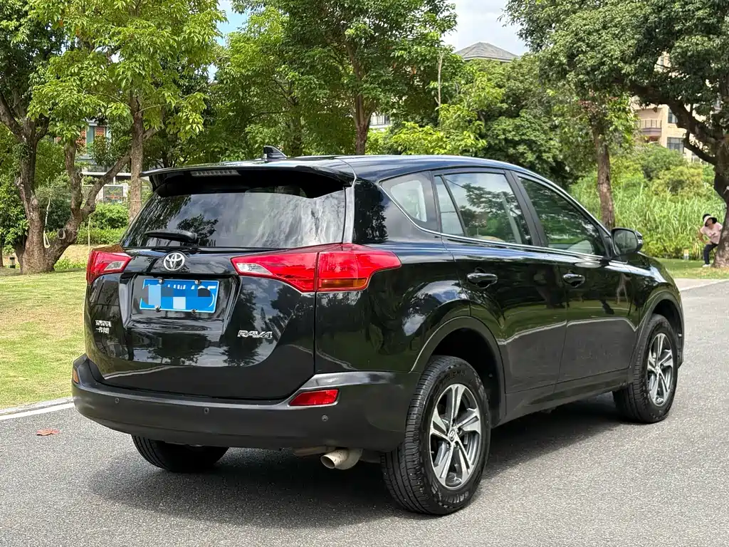 Toyota RAV4 — миниатюра 9