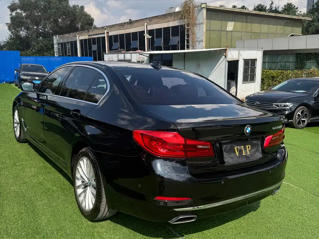 BMW 5 Series — миниатюра 6