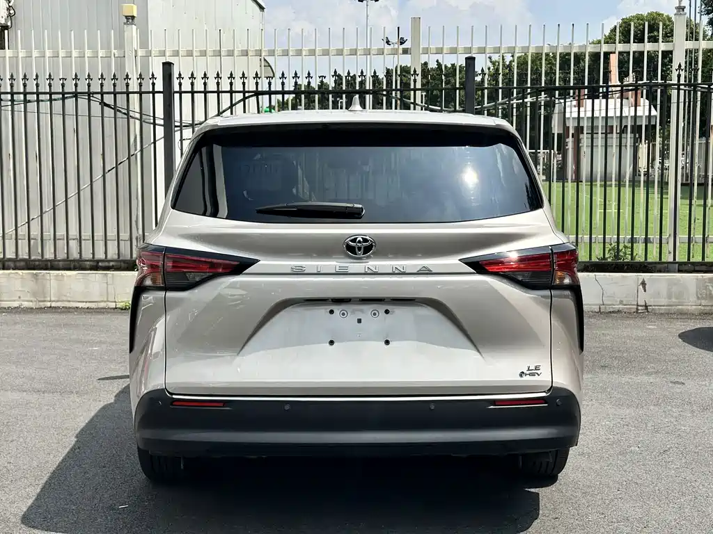 Toyota Sienna — миниатюра 5