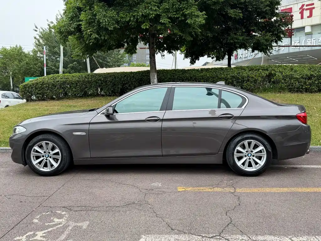 BMW 5 Series — миниатюра 3