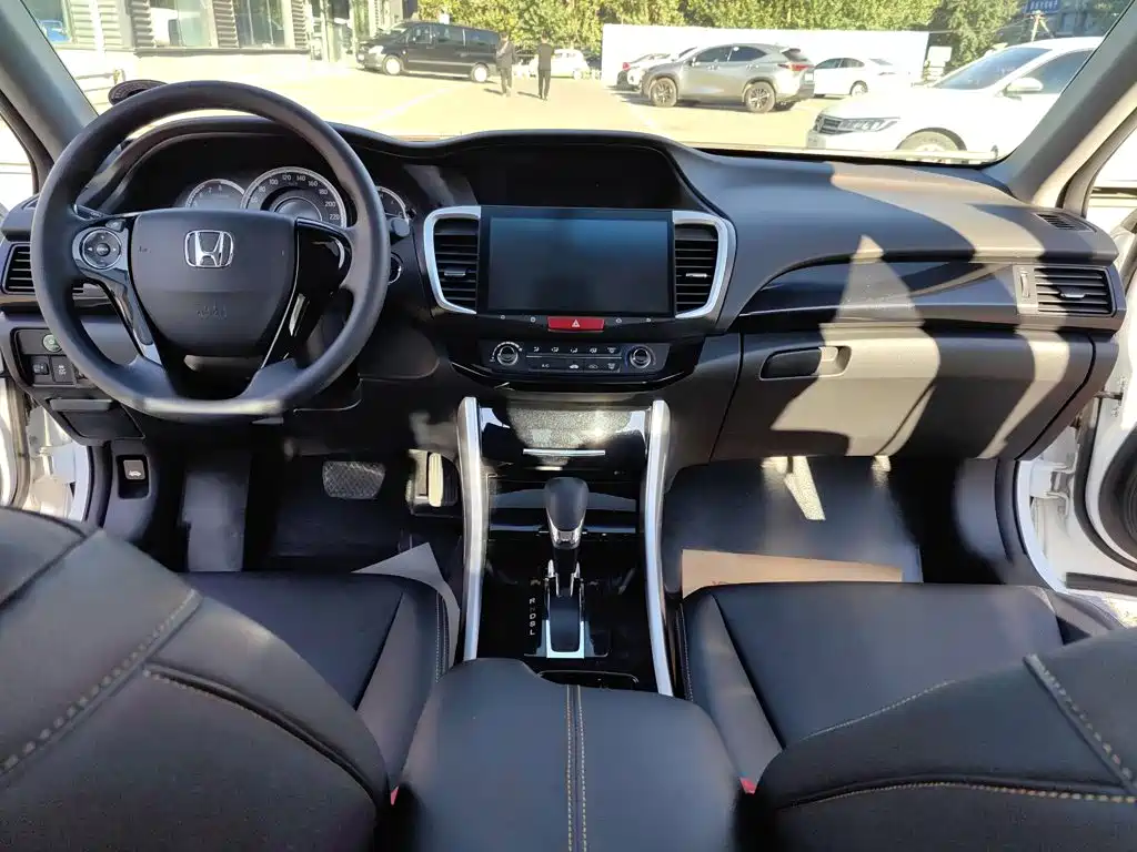 Honda Accord — миниатюра 17