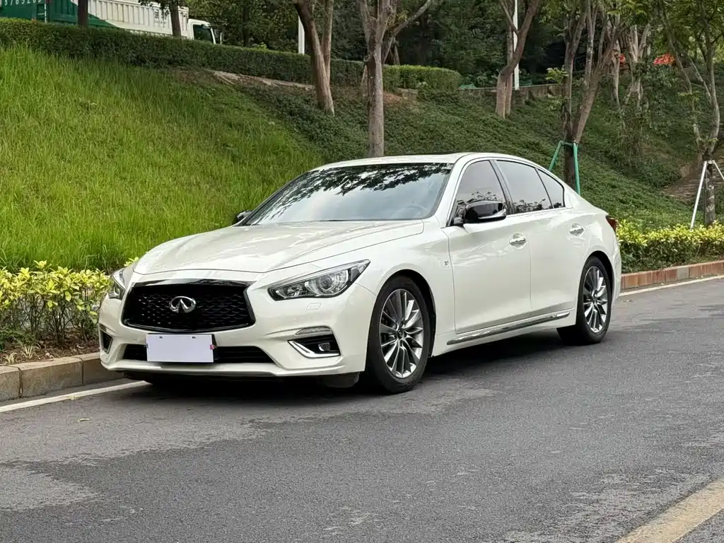 Купить Infiniti Q50L