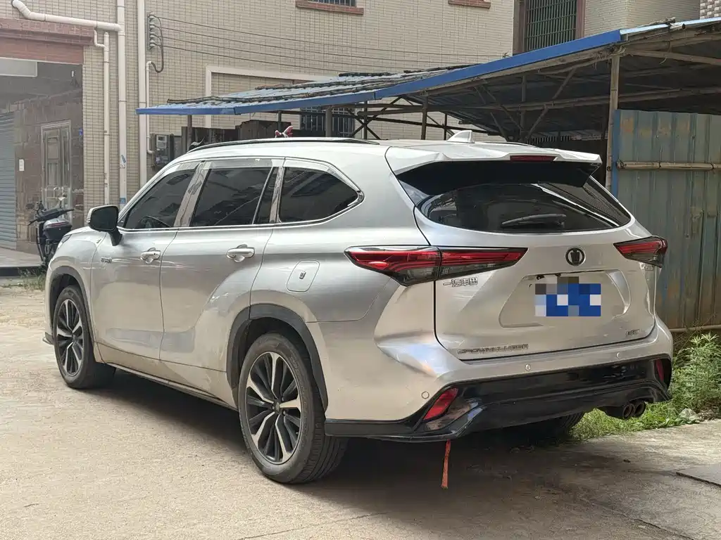 Toyota Crown Kluger — миниатюра 3
