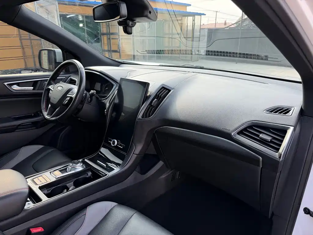 Ford Edge — миниатюра 10