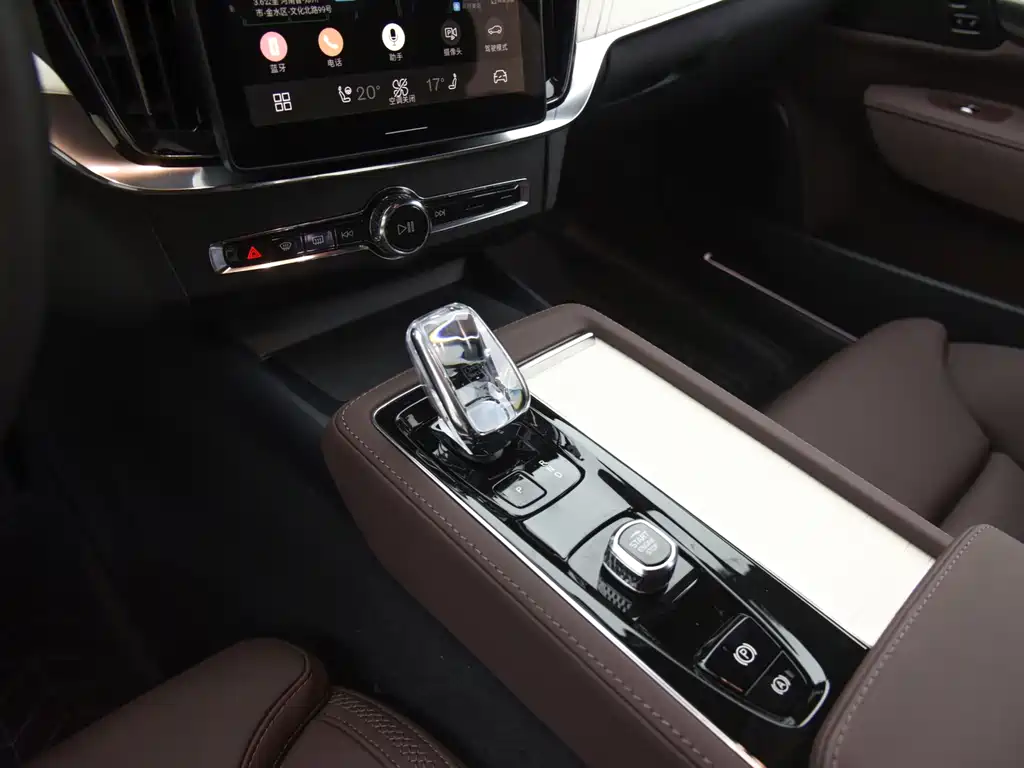Volvo S90 PHEV — миниатюра 10