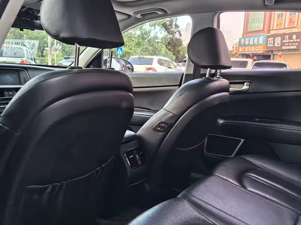 Kia K5 - фото 7