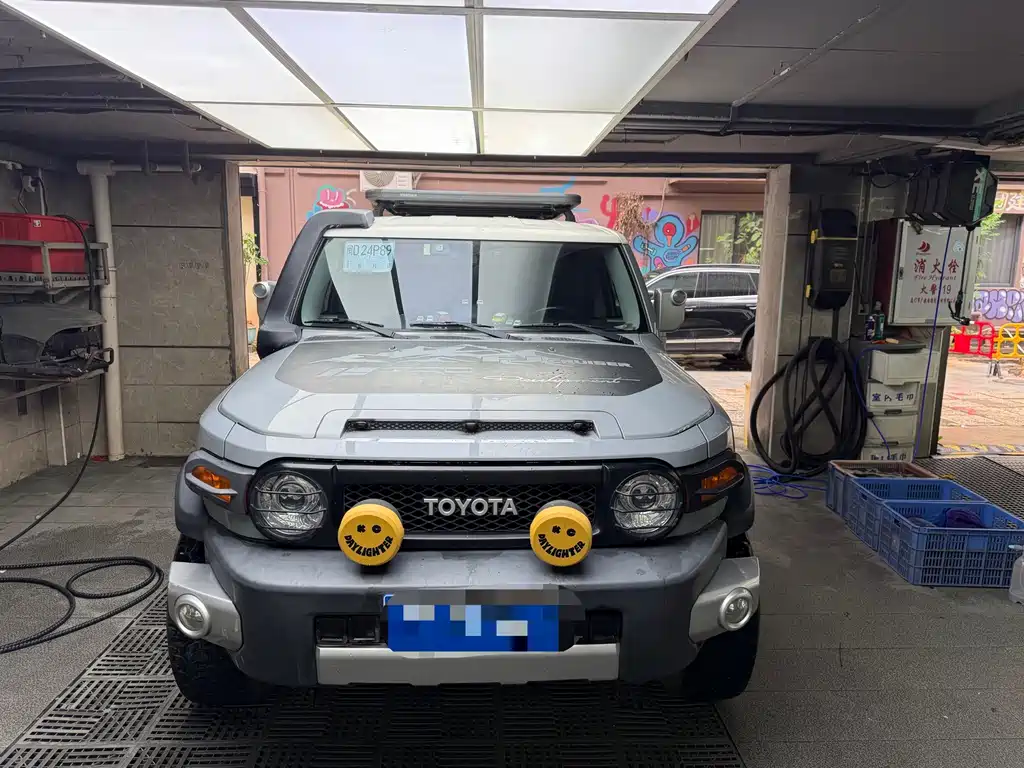 Toyota FJ Cruiser — миниатюра 2