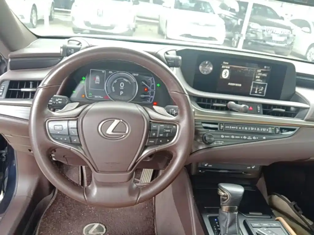 Lexus ES — миниатюра 11