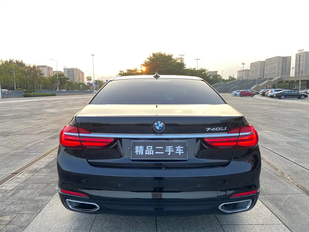 BMW 7 Series — миниатюра 5