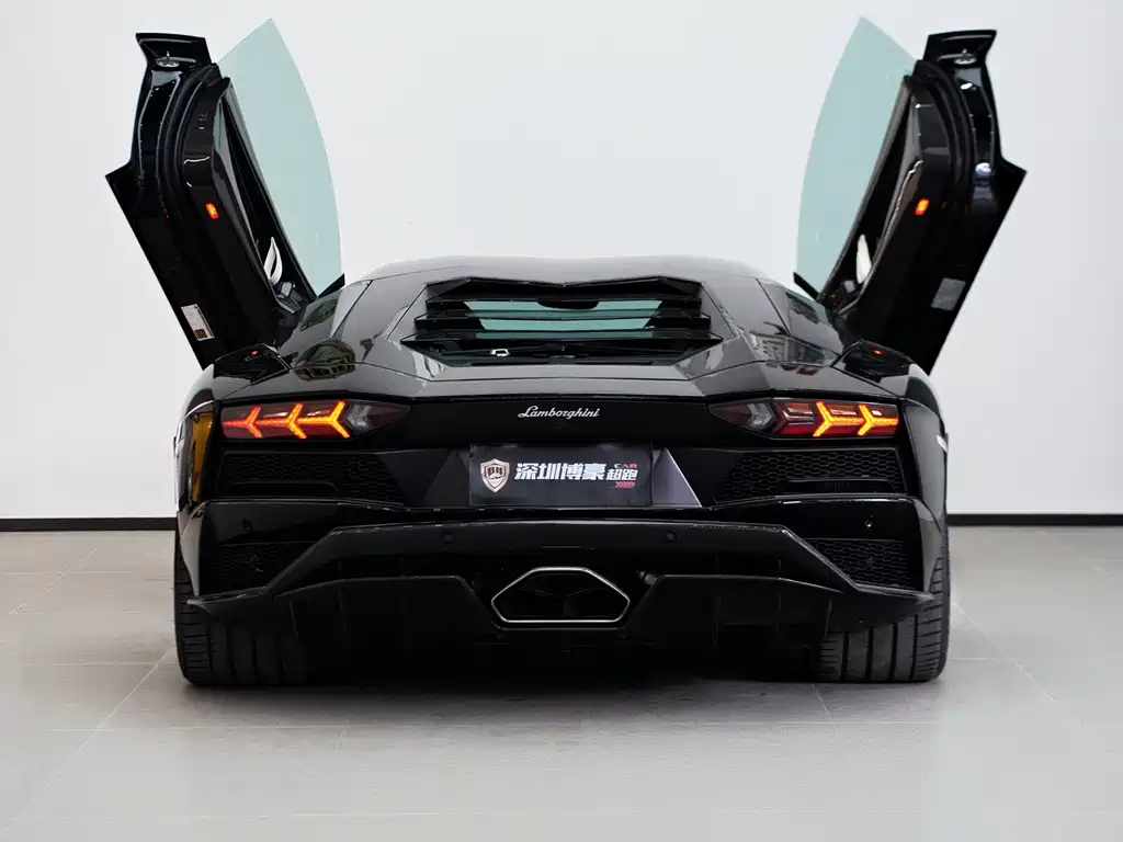 Lamborghini Aventador — миниатюра 7