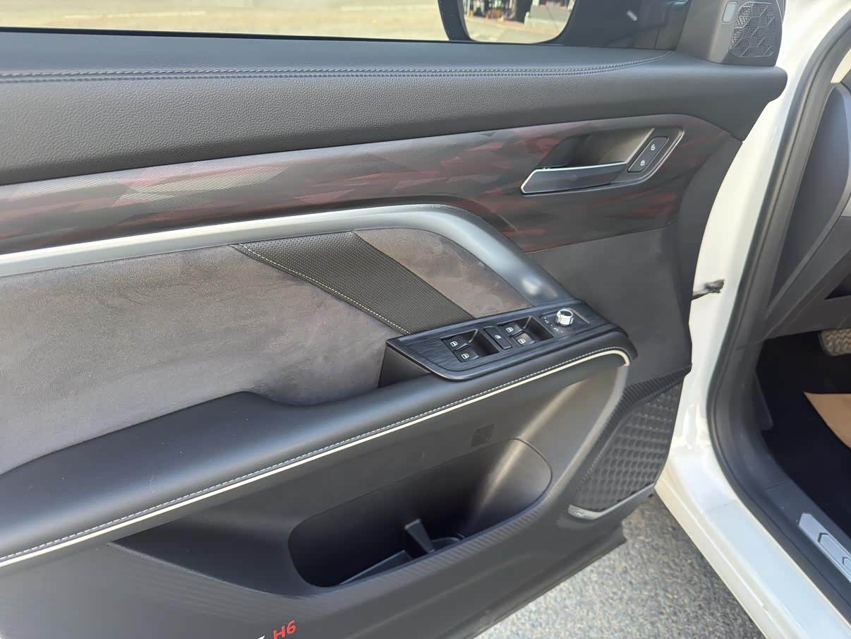 Haval Haval H6 1.5 л 2023 г. Белый, пробег 38000 км