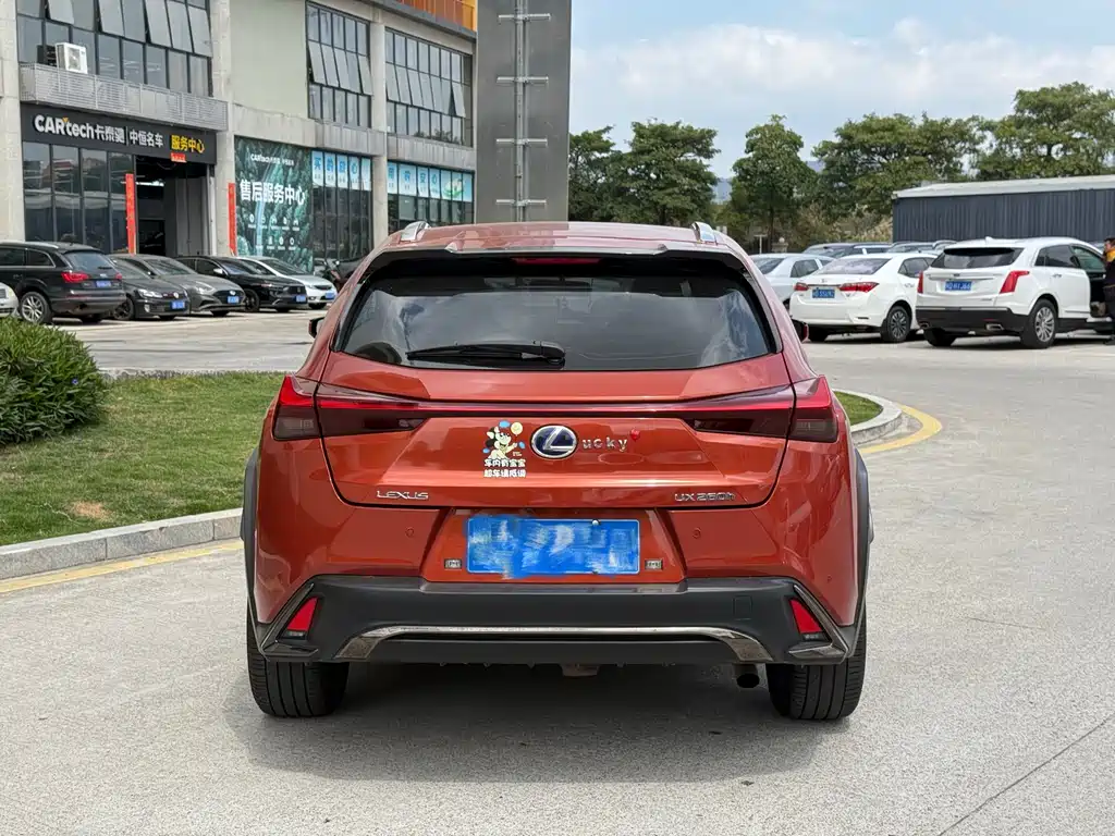 LEXUS UX