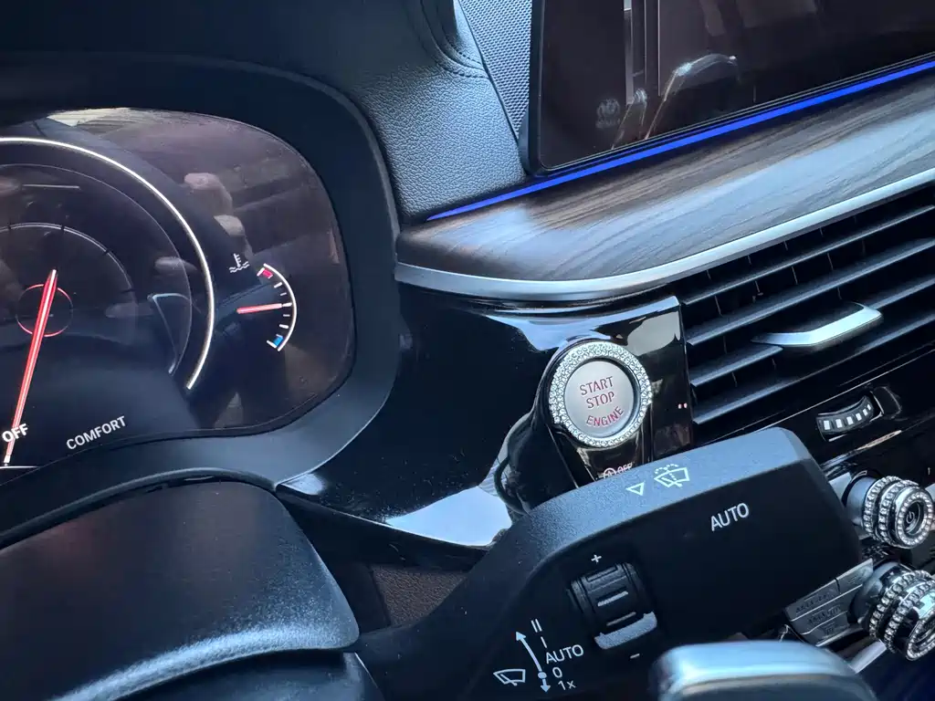 BMW 5 Series — миниатюра 24