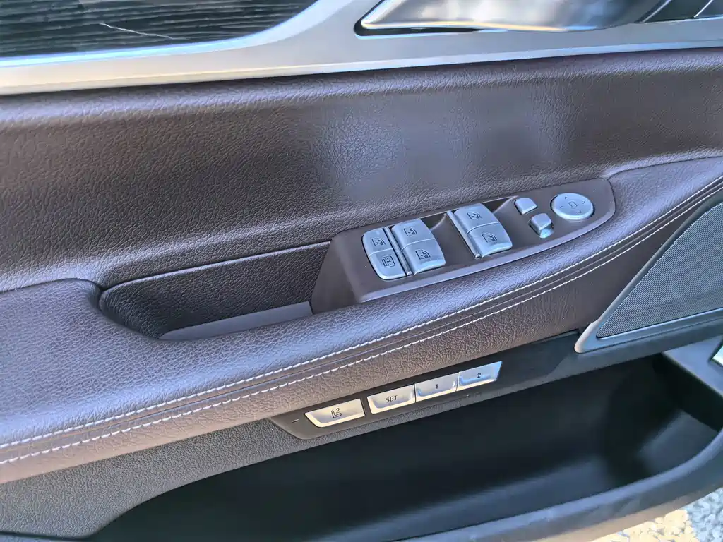 BMW 7 Series — миниатюра 8