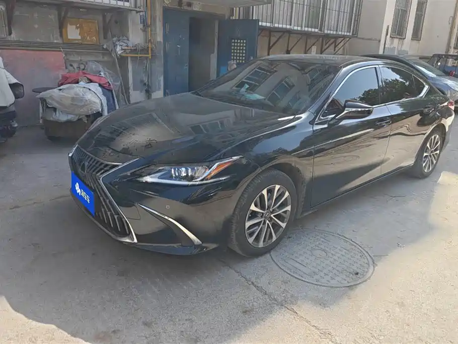 Купить Lexus ES