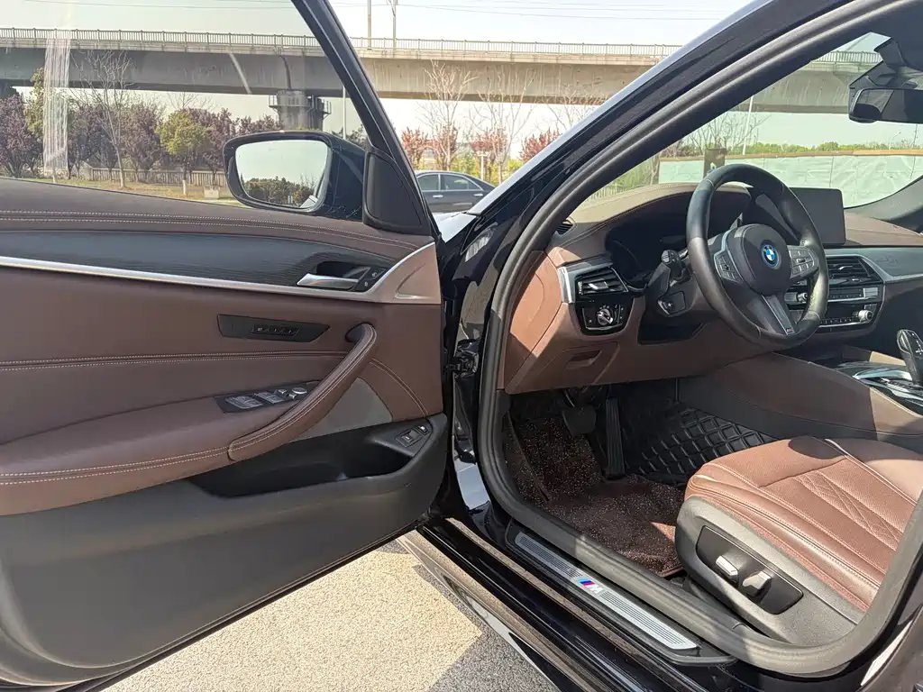 BMW 5 Series New Energy Facelift 2 535Le M Sport Package, фото 6