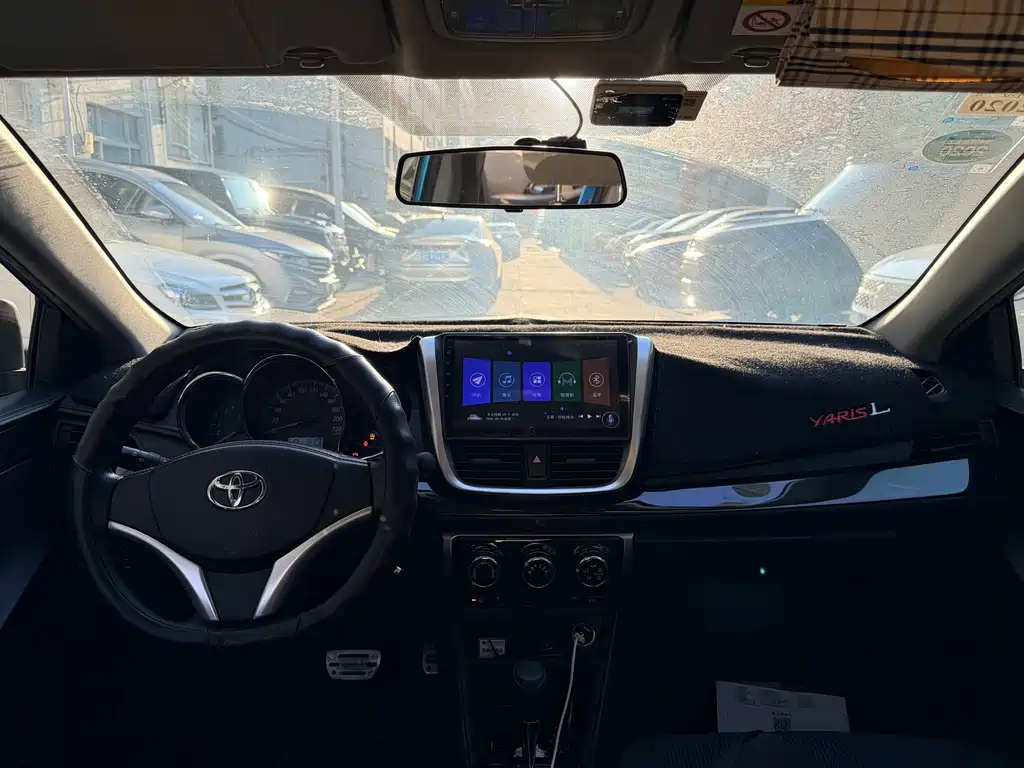 Toyota Yaris L — миниатюра 3