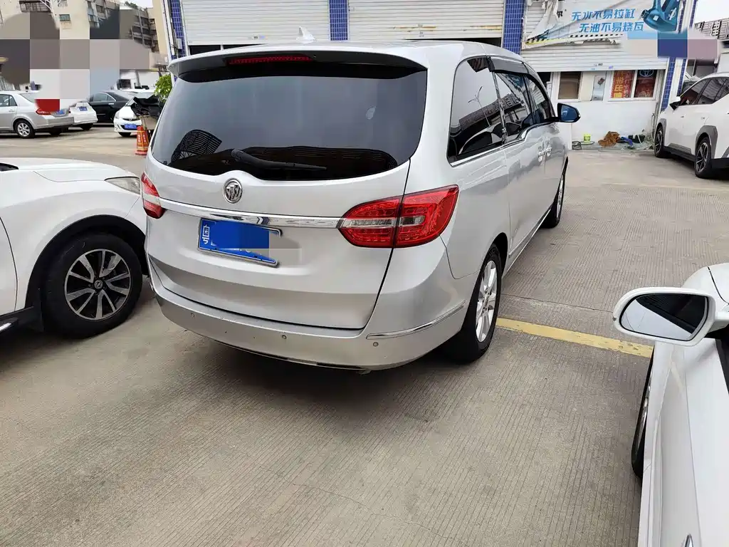 Buick GL8 — миниатюра 2
