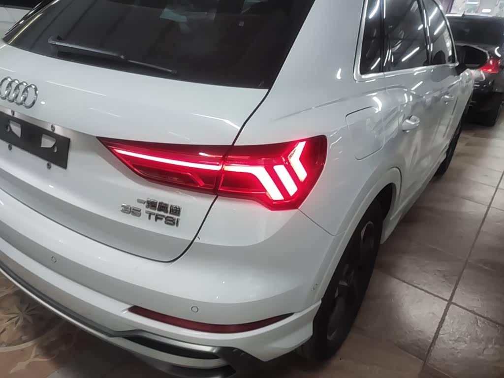 Audi Q3 1.4 л 2022 г. Белый, пробег 49700 км