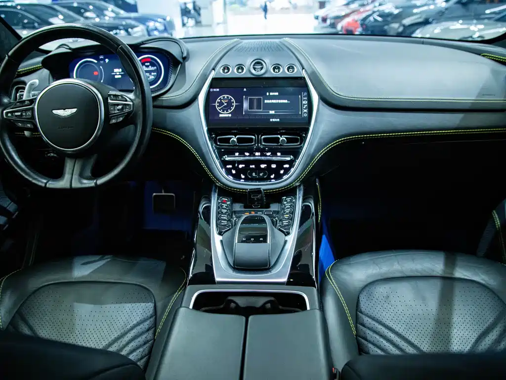 Aston Martin DBX 2022 3.0T STRAIGHT-SIX