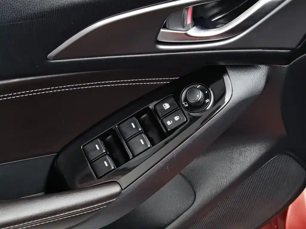 Mazda Mazda3 3 2017 2.0L AT Luxury V
