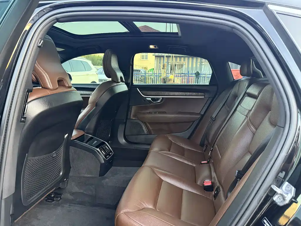 Volvo S90 — миниатюра 4