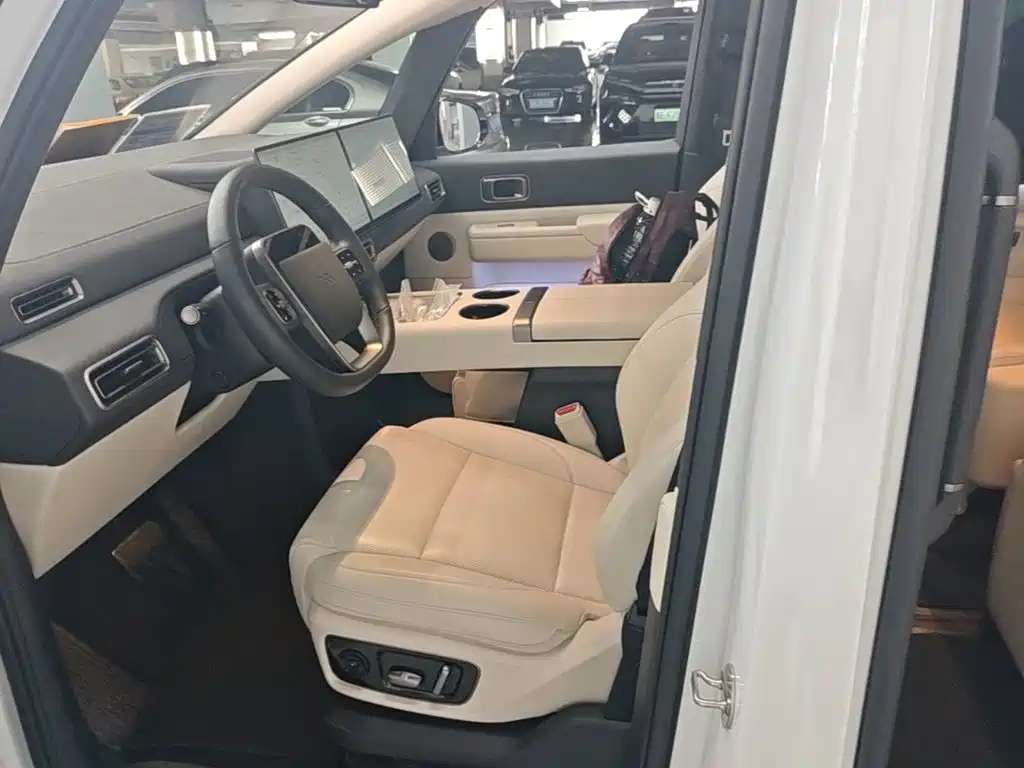 Li Auto Li MEGA — миниатюра 15