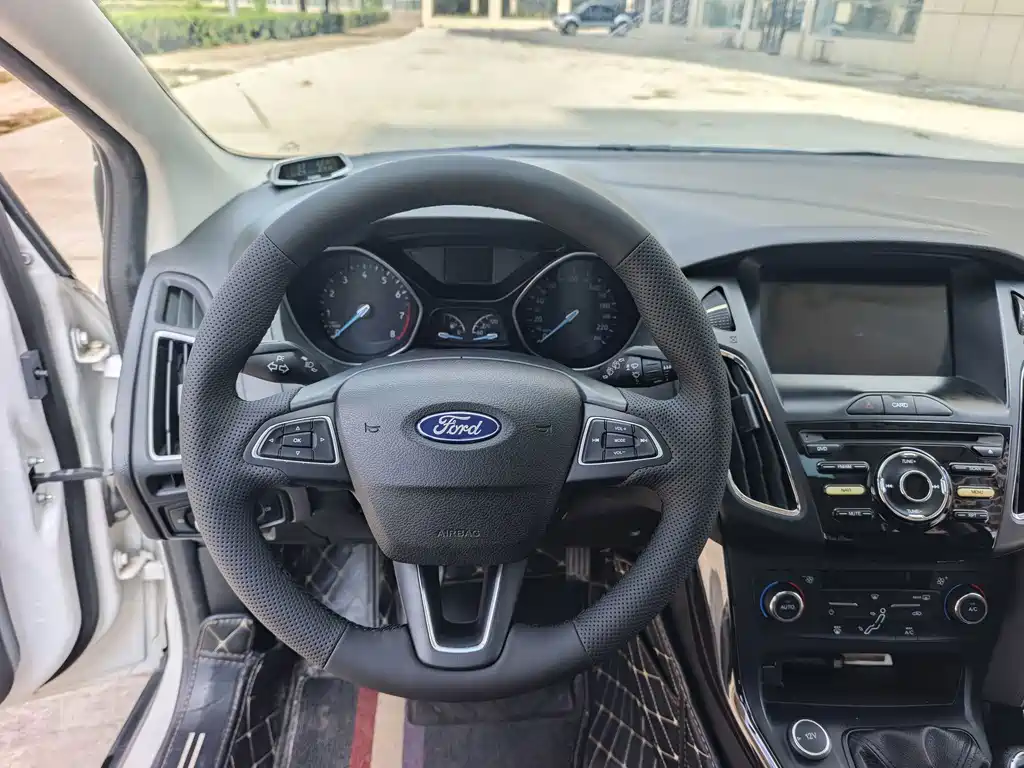 Ford Focus — миниатюра 11