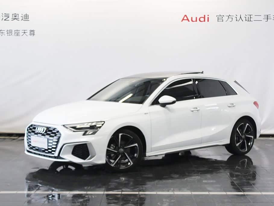 Audi A3 1.4 л 2023 г. Белый, пробег 8900 км