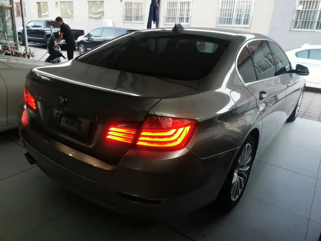 BMW 5 Series — миниатюра 7