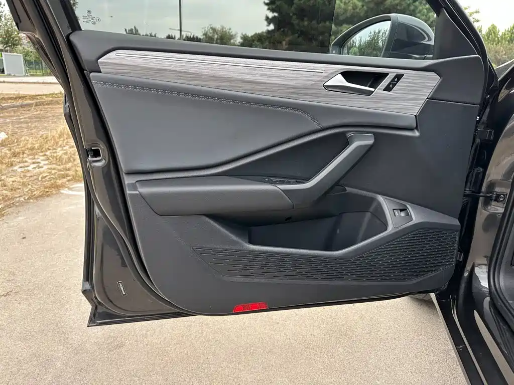 Volkswagen Sagitar — миниатюра 12