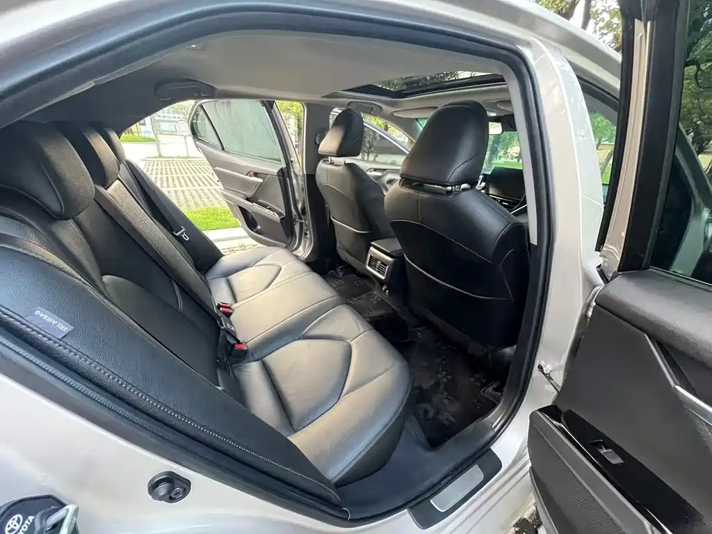 Toyota Camry — миниатюра 16