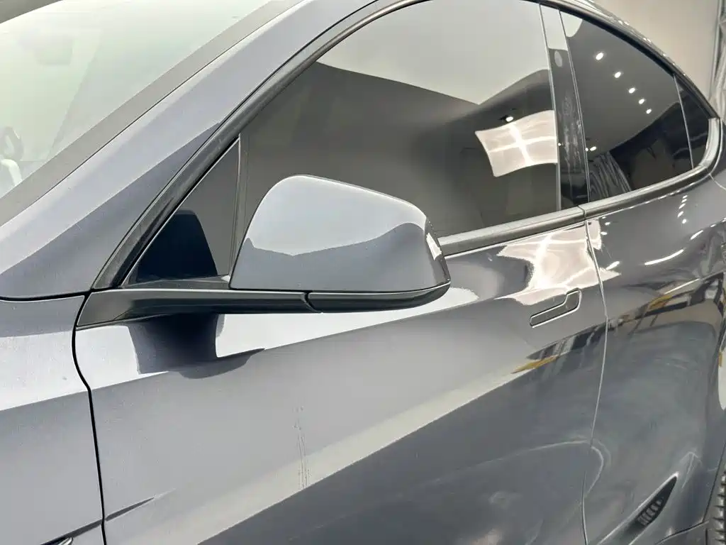 Tesla Model Y — миниатюра 13