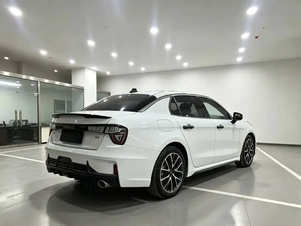 Lynk & Co 03 — миниатюра 9