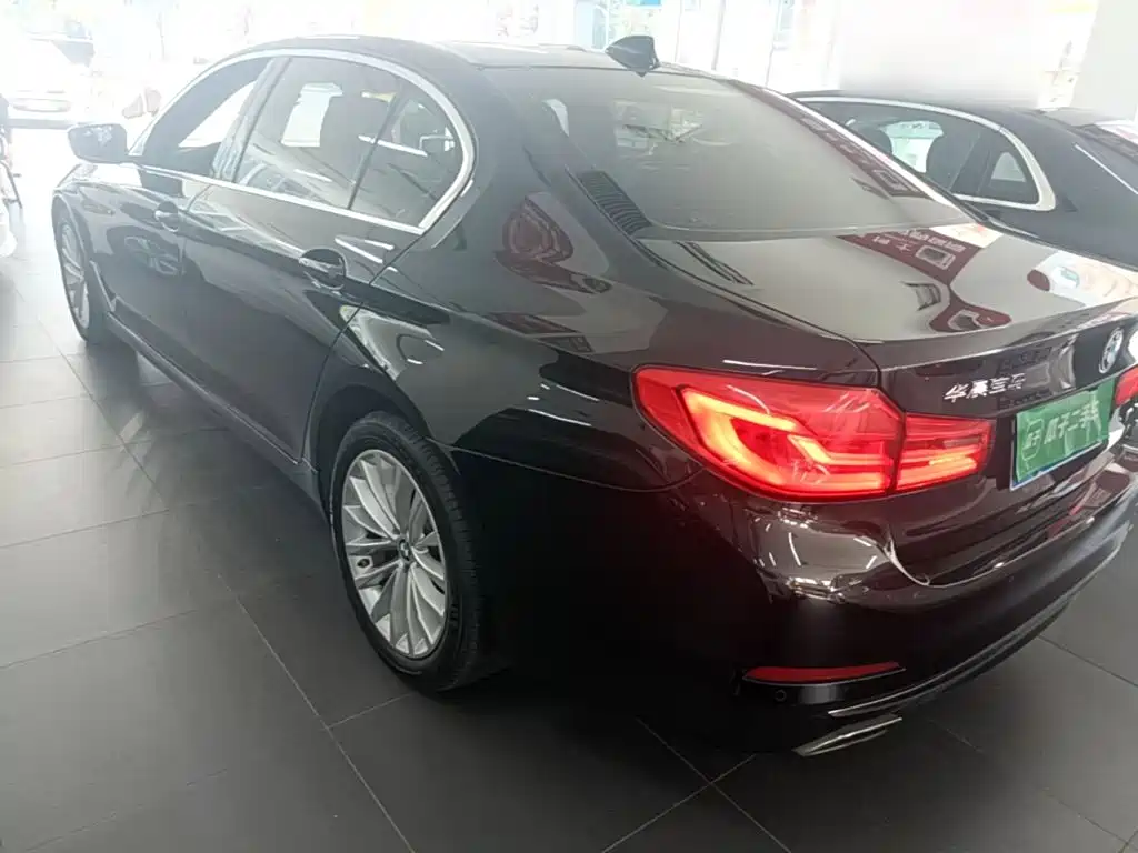 BMW 5 Series — миниатюра 5