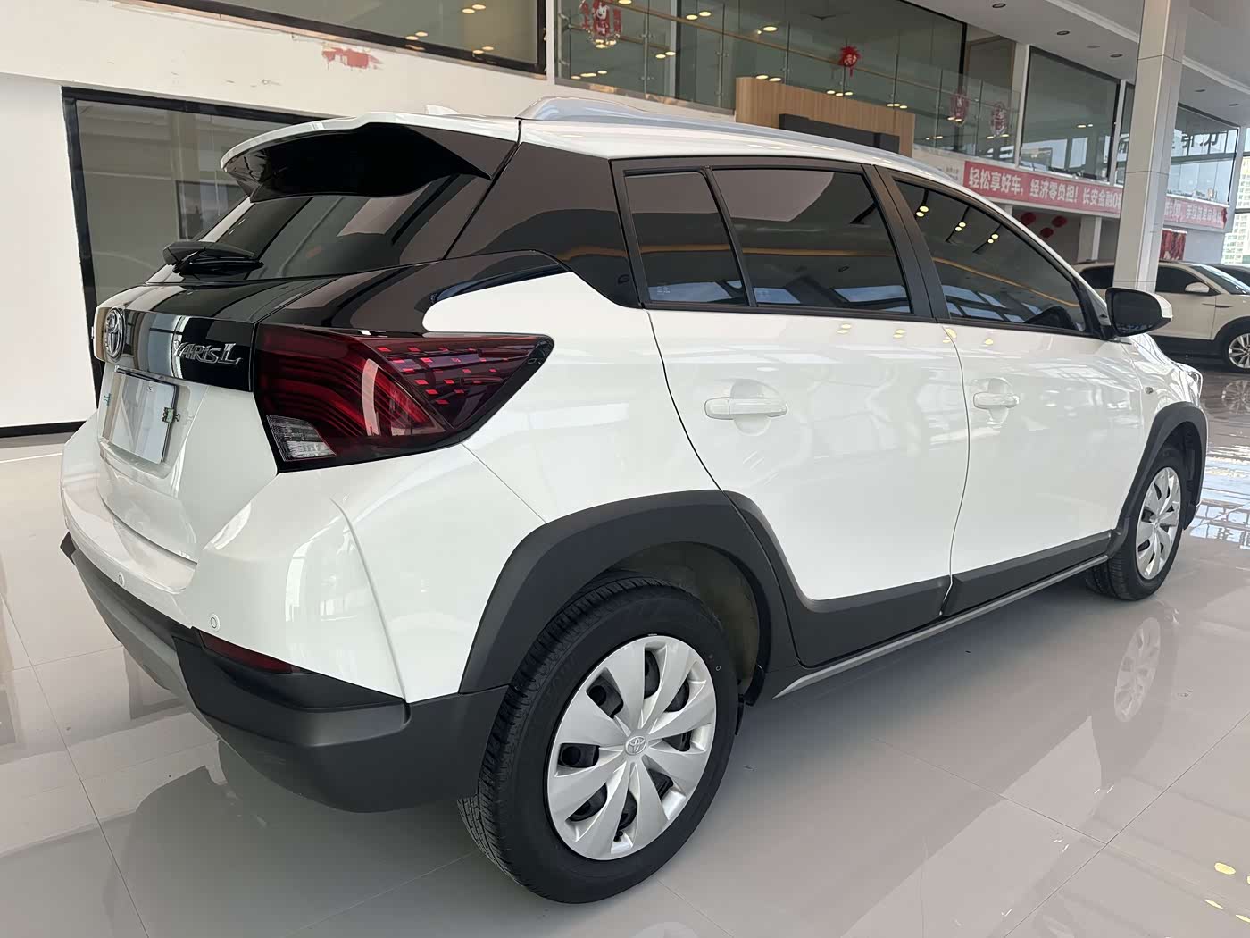 Toyota YARiS L Zhi Xuan 1.5 л 2022 г. Белый, пробег 13000 км