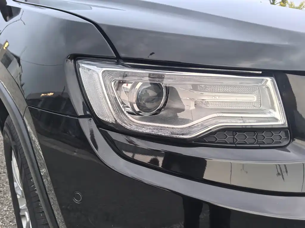 Jeep Grand Cherokee (Import) — миниатюра 6