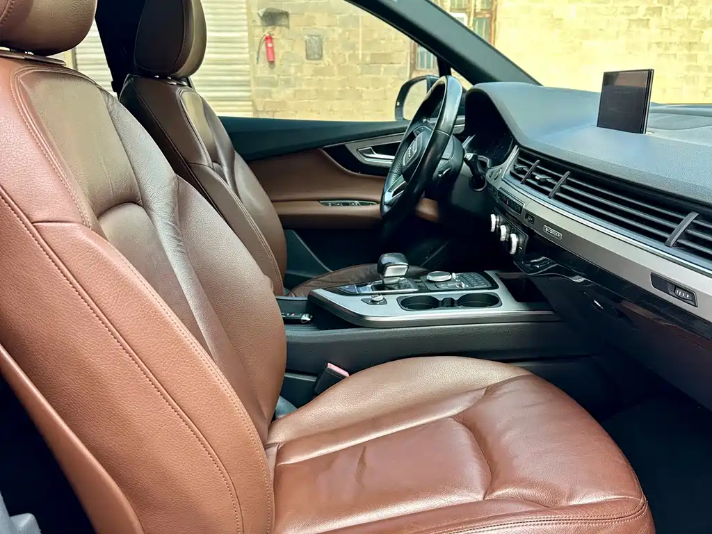Audi Q7 — миниатюра 10