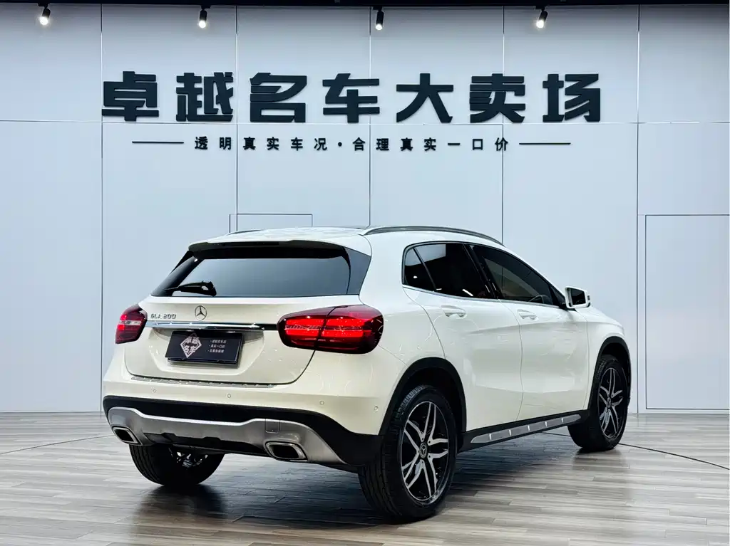 Mercedes-Benz GLA 2017 GLA 200 Fashion