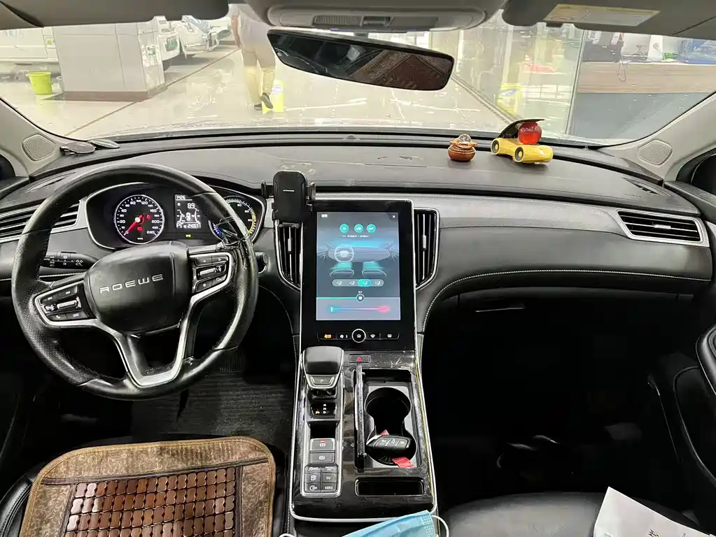 Roewe i6 MAX New Energy — миниатюра 4