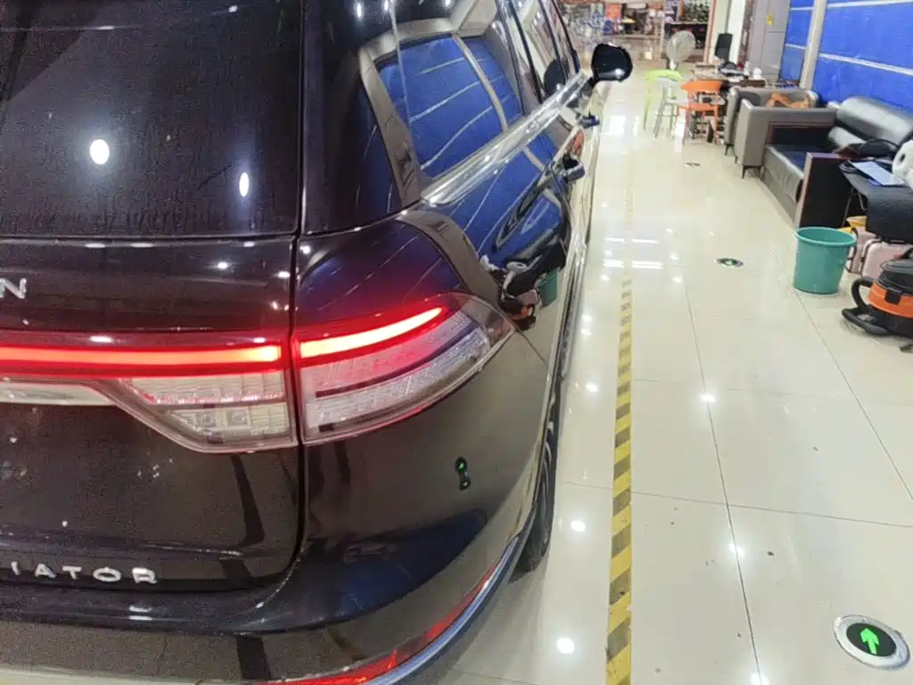 Lincoln Aviator — миниатюра 8