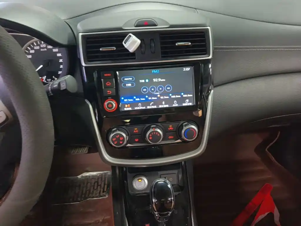 Nissan Tiida — миниатюра 13