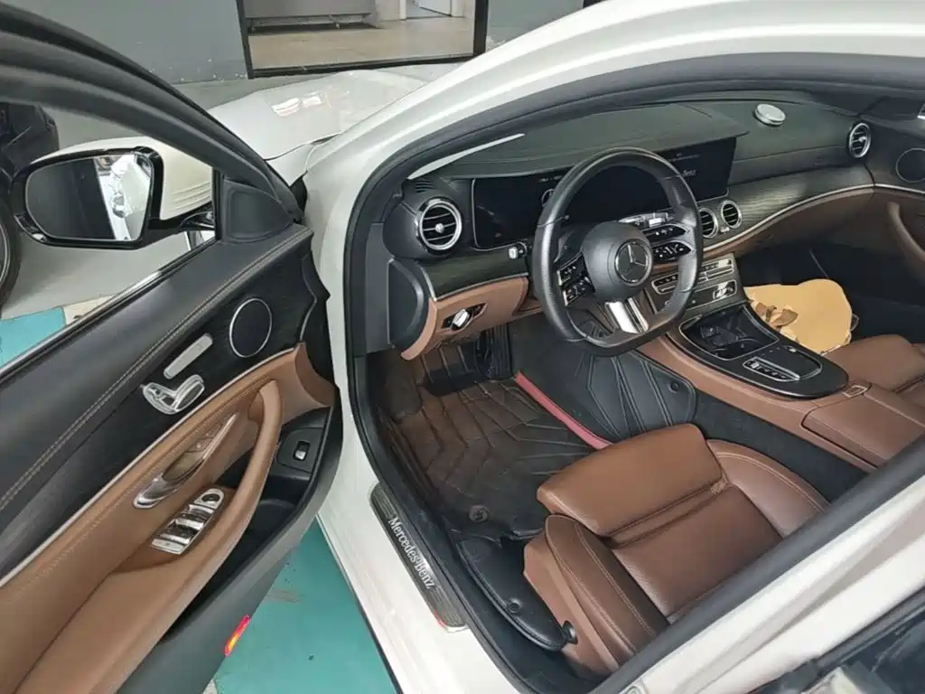 Mercedes-Benz E-Class — миниатюра 16