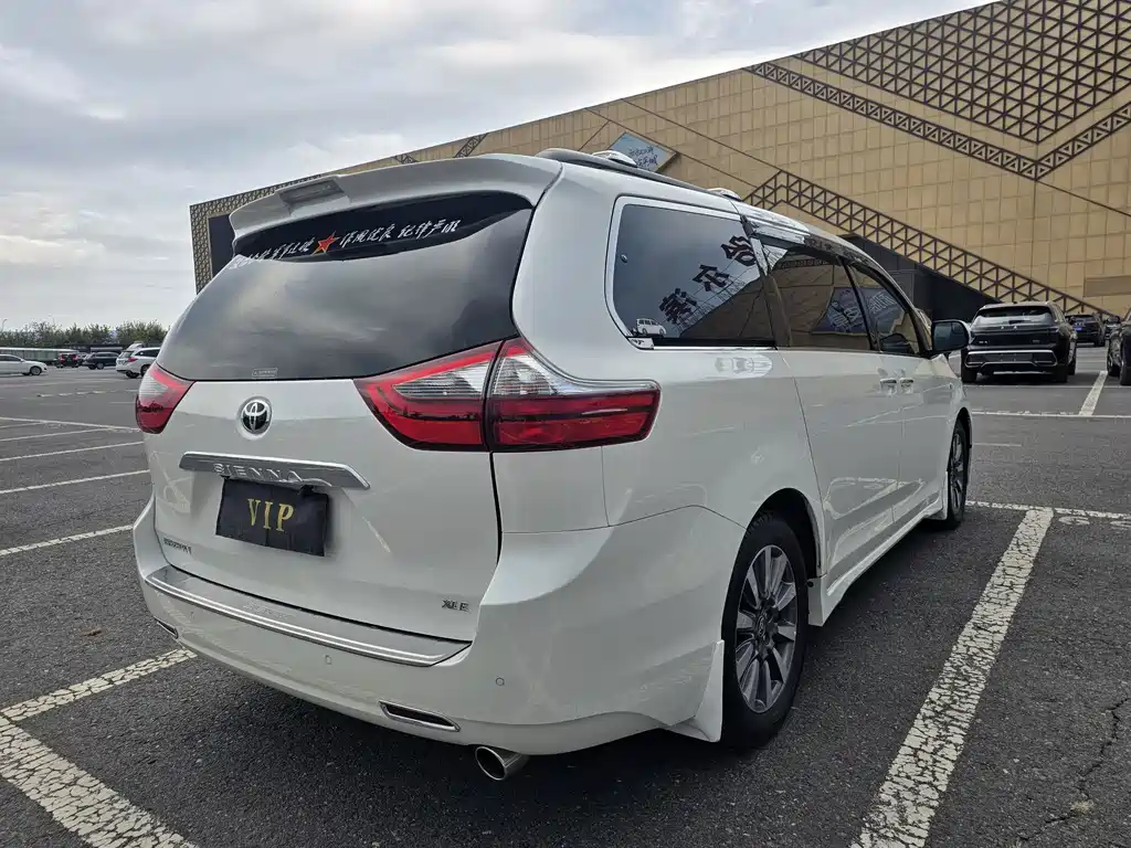 Toyota Sienna — миниатюра 7
