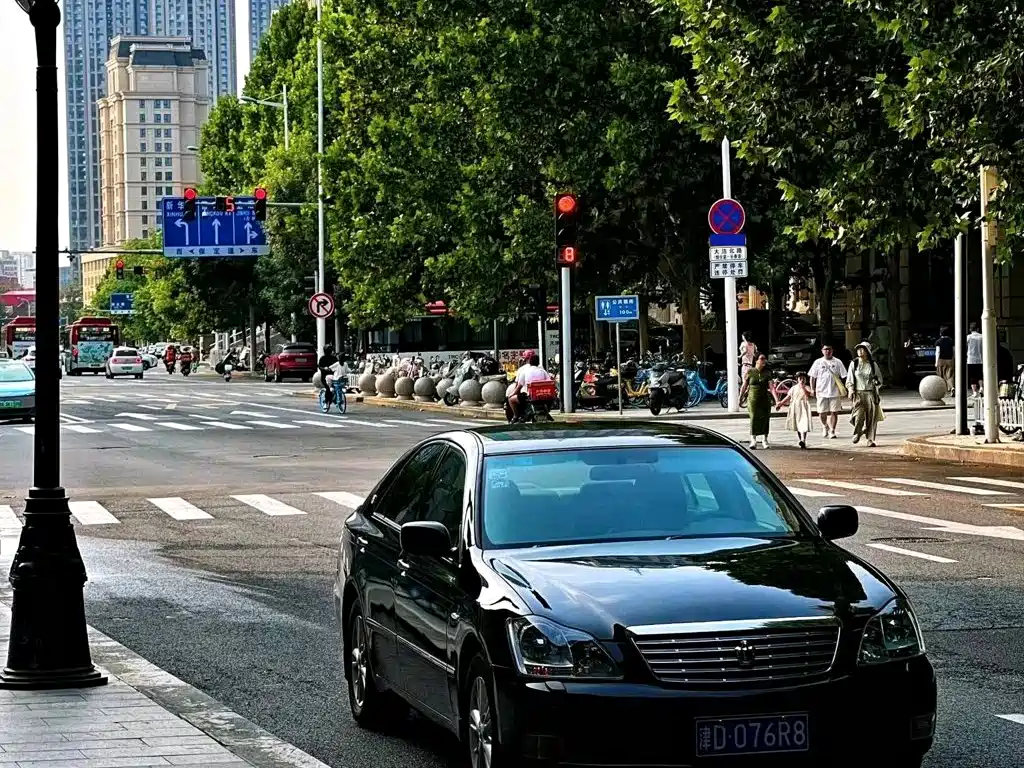 Toyota Crown — миниатюра 19
