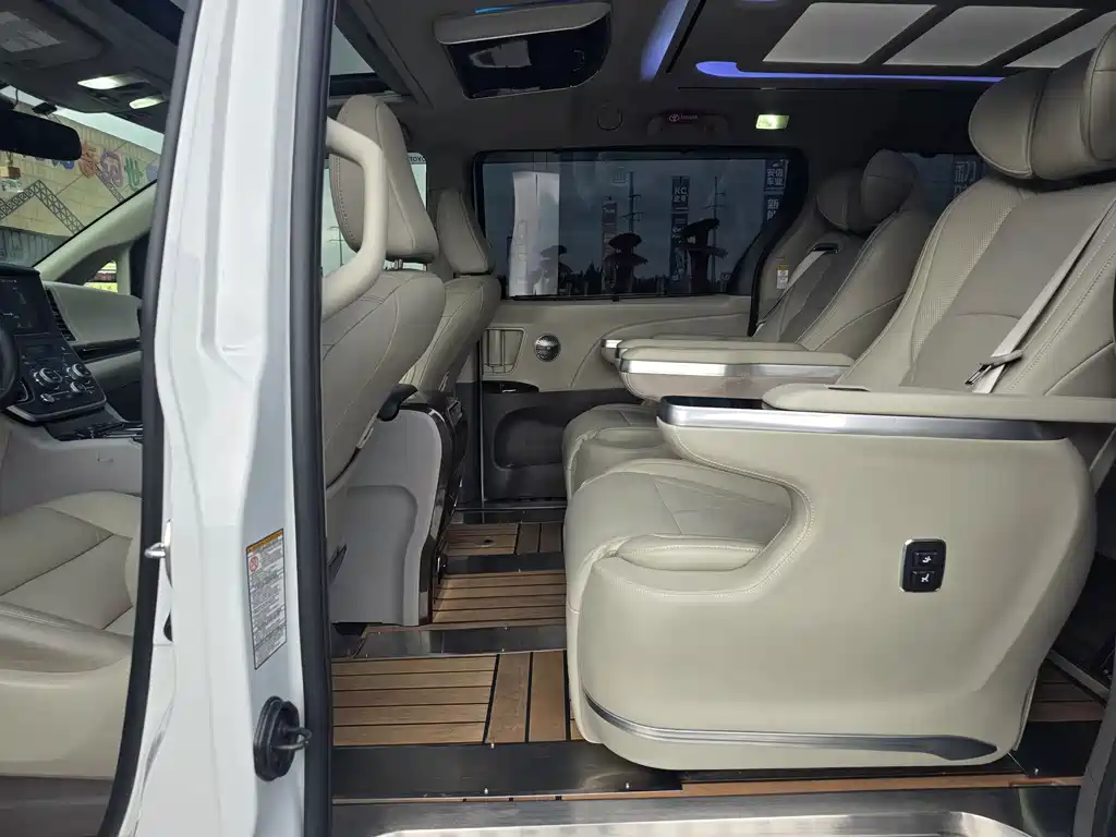 Toyota Sienna — миниатюра 16