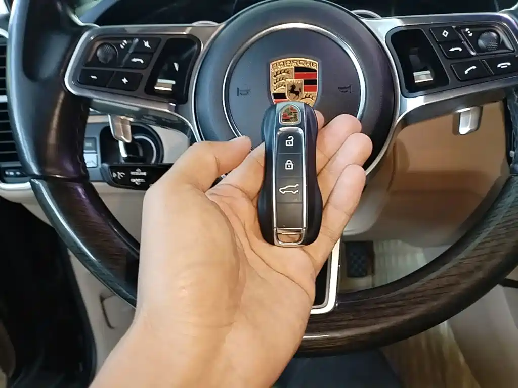Porsche Cayenne — миниатюра 9