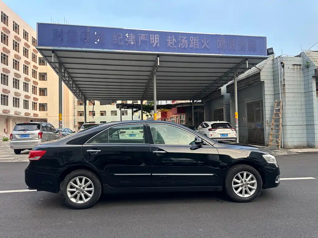 Toyota Camry — миниатюра 4
