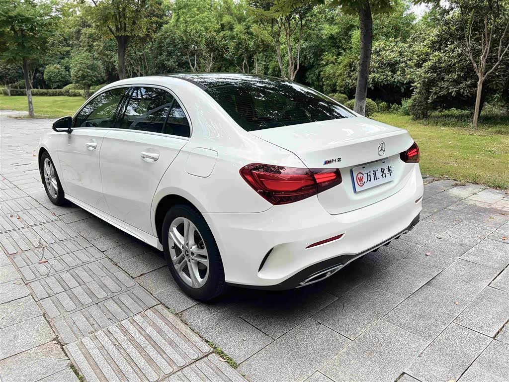 Mercedes-Benz A-Class 1.3 л 2024 г. Белый, пробег 35000 км