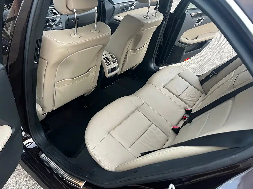 Mercedes-Benz E-Class (Import) — миниатюра 13